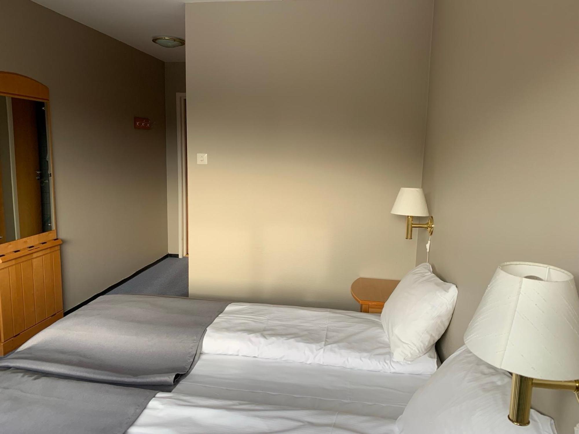 Honne Hotell Biri Habitación foto